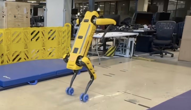 波士顿动力 Spot 四足机器人学会连续后空翻，意外让行走姿态更像真实动物(图1)